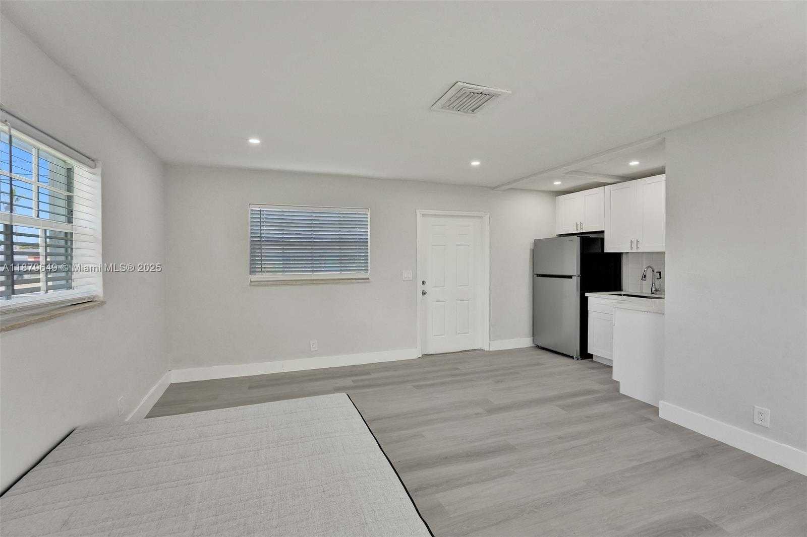 Small Image of 5657 GRANT ST #5, Hollywood Number 5