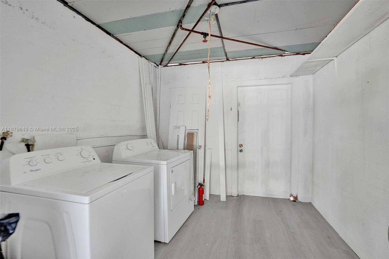 Small Image of 5657 GRANT ST #5, Hollywood Number 9