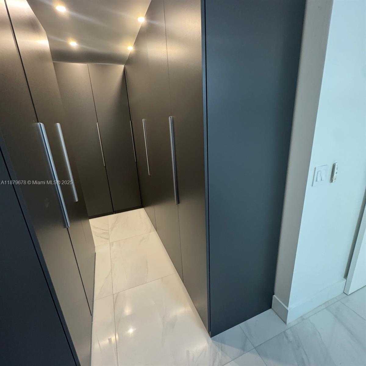 Small Image of 19355 TURNBERRY WAY #5G, Aventura Number 21