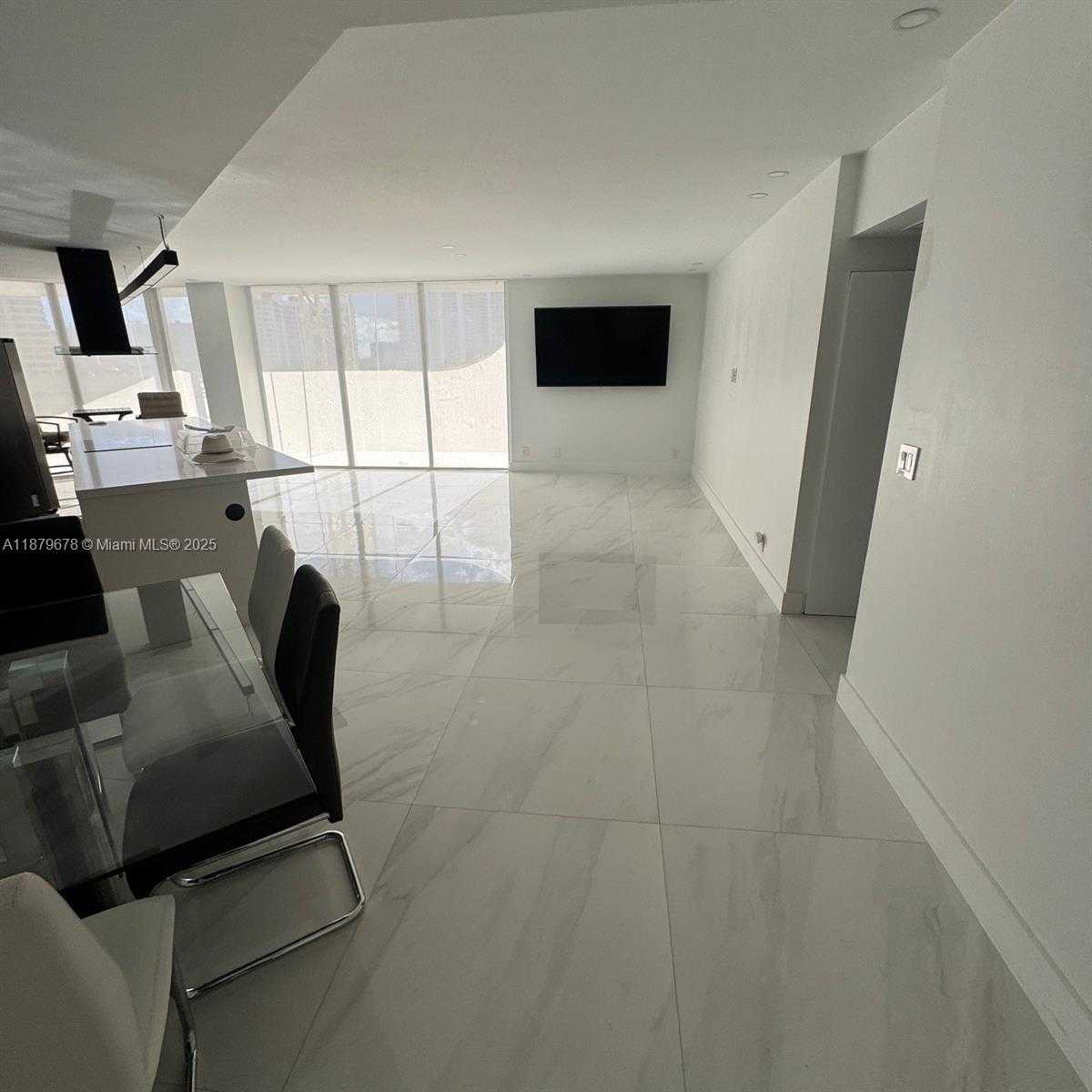 Small Image of 19355 TURNBERRY WAY #5G, Aventura Number 3