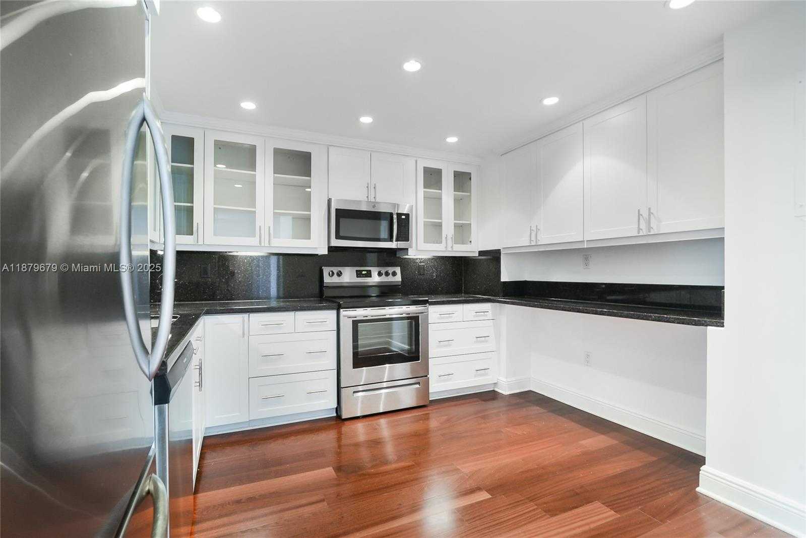 Small Image of 9801 COLLINS AVE #8N Ocean Views, Bal Harbour Number 3