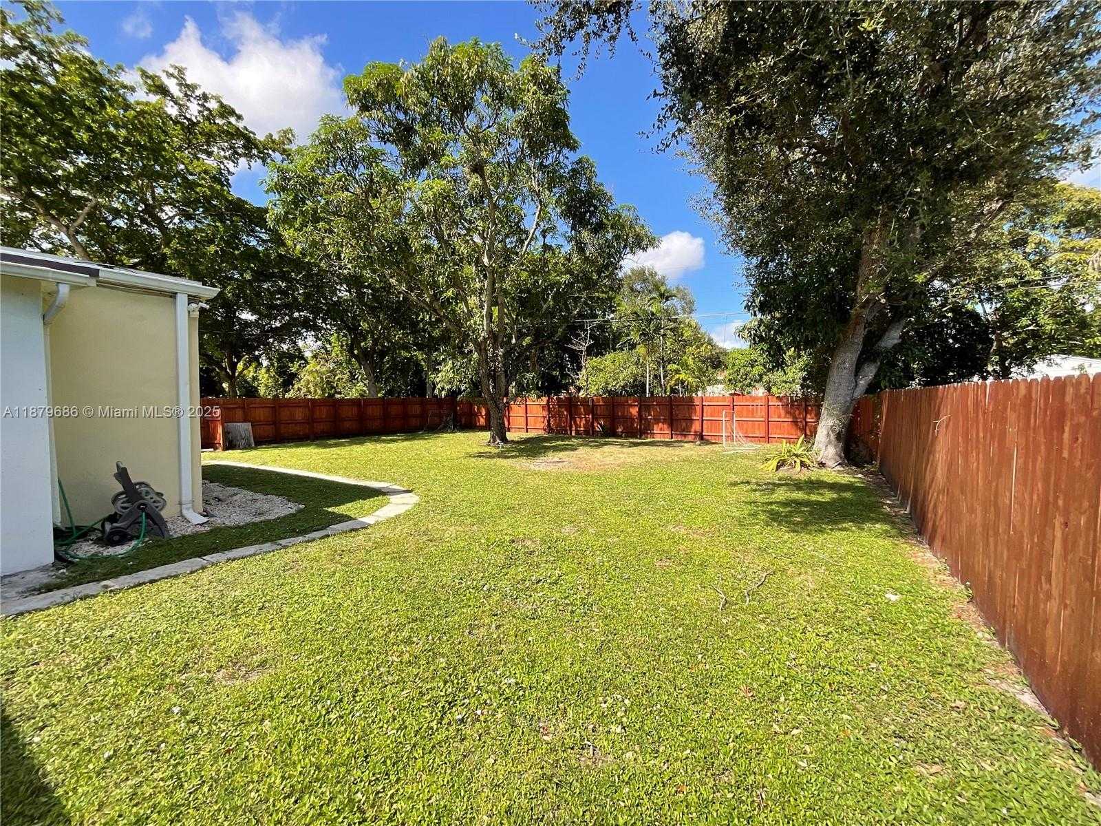 Small Image of 385 NORTH WEST 129TH ST, North Miami Number 19