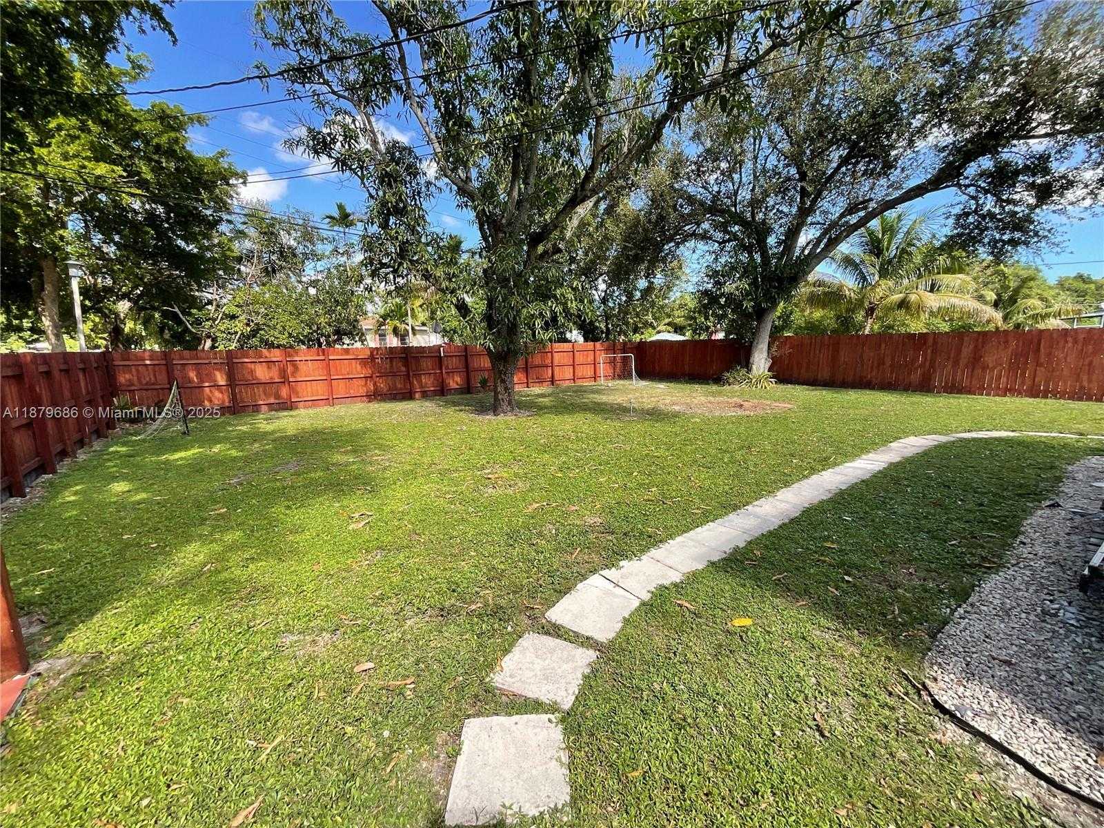 Small Image of 385 NORTH WEST 129TH ST, North Miami Number 21