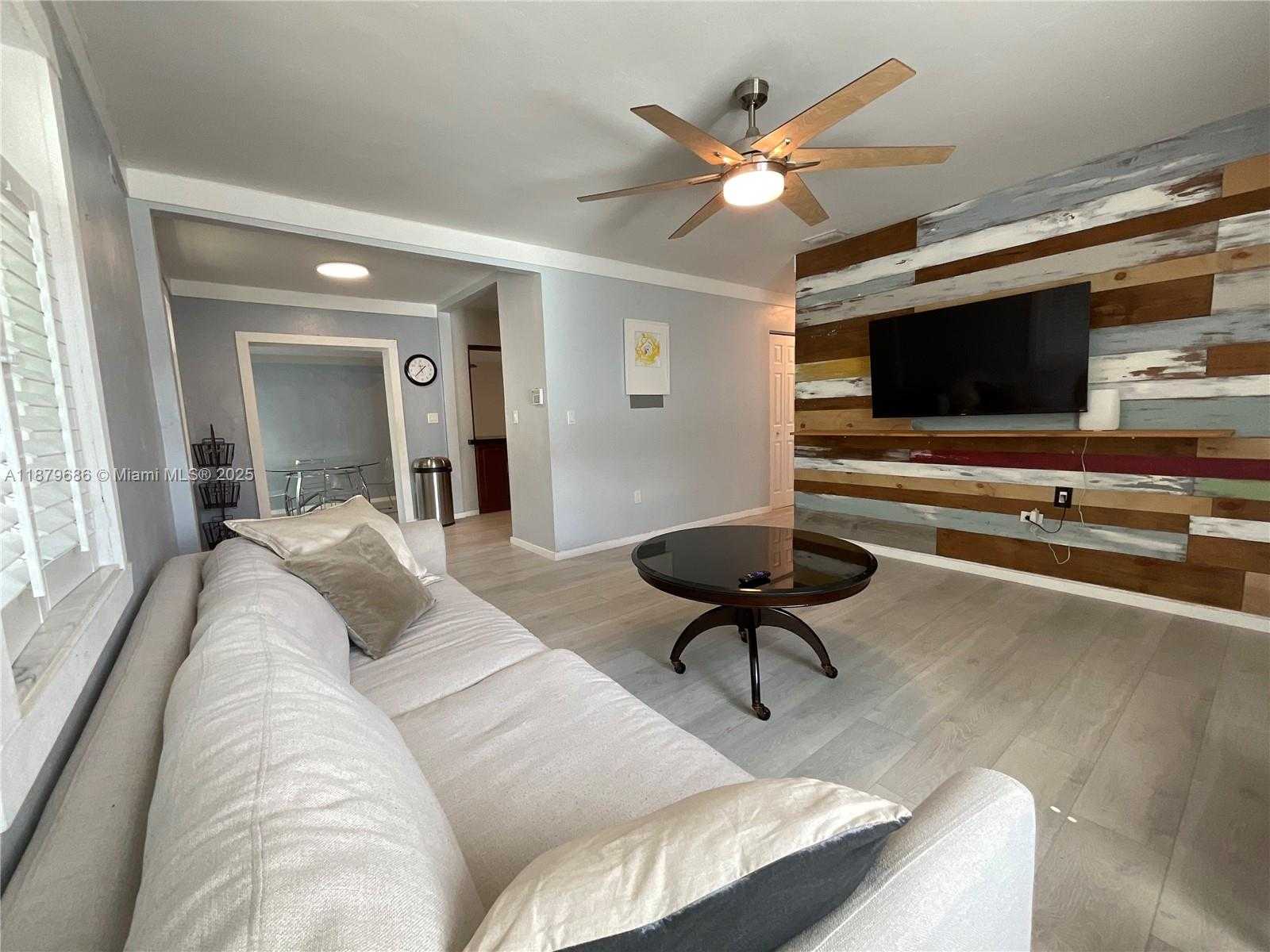Small Image of 385 NORTH WEST 129TH ST, North Miami Number 3