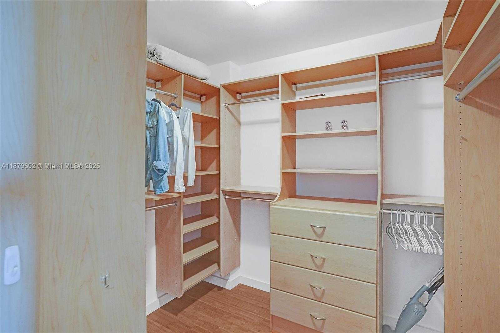 Small Image of 3640 YACHT CLUB DR #1704, Aventura Number 10