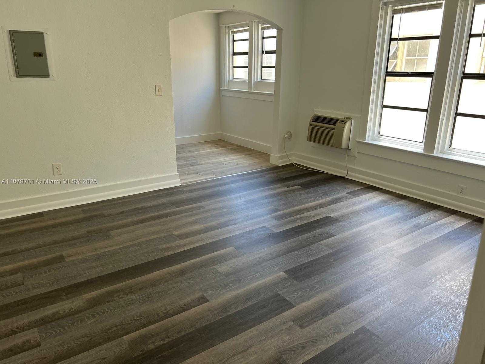 Small Image of 1319 MERIDIAN AVE #206, Miami Beach Number 13