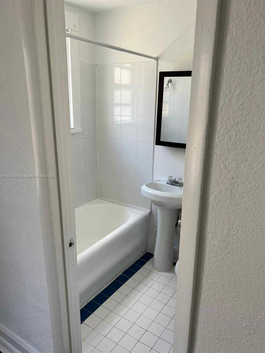 Small Image of 1319 MERIDIAN AVE #206, Miami Beach Number 15