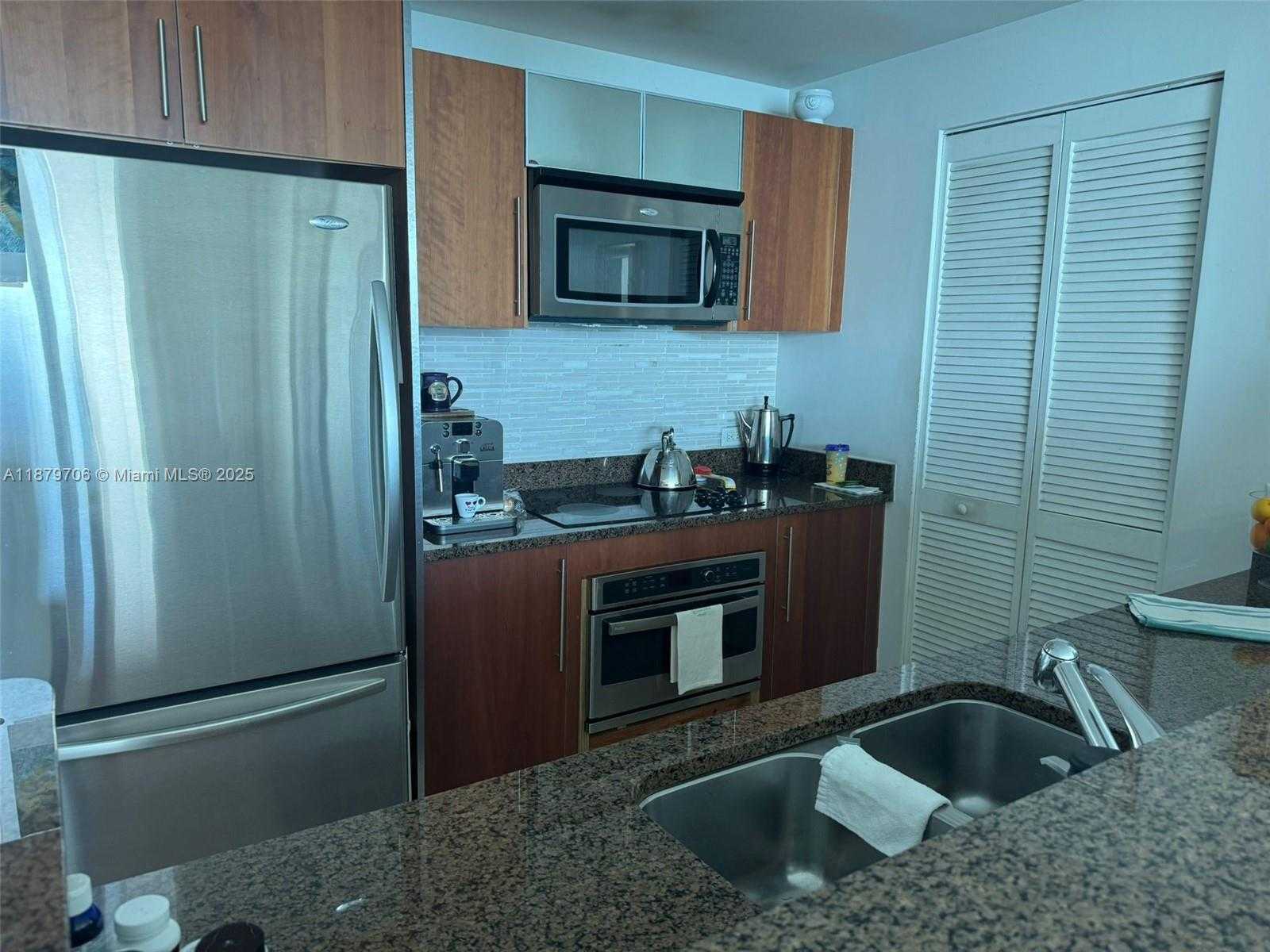 Small Image of 300 SOUTH BISCAYNE BLVD #T-1712, Miami Number 25
