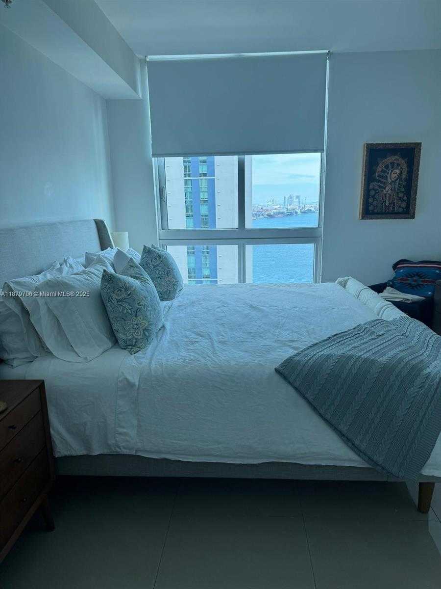 Small Image of 300 SOUTH BISCAYNE BLVD #T-1712, Miami Number 33