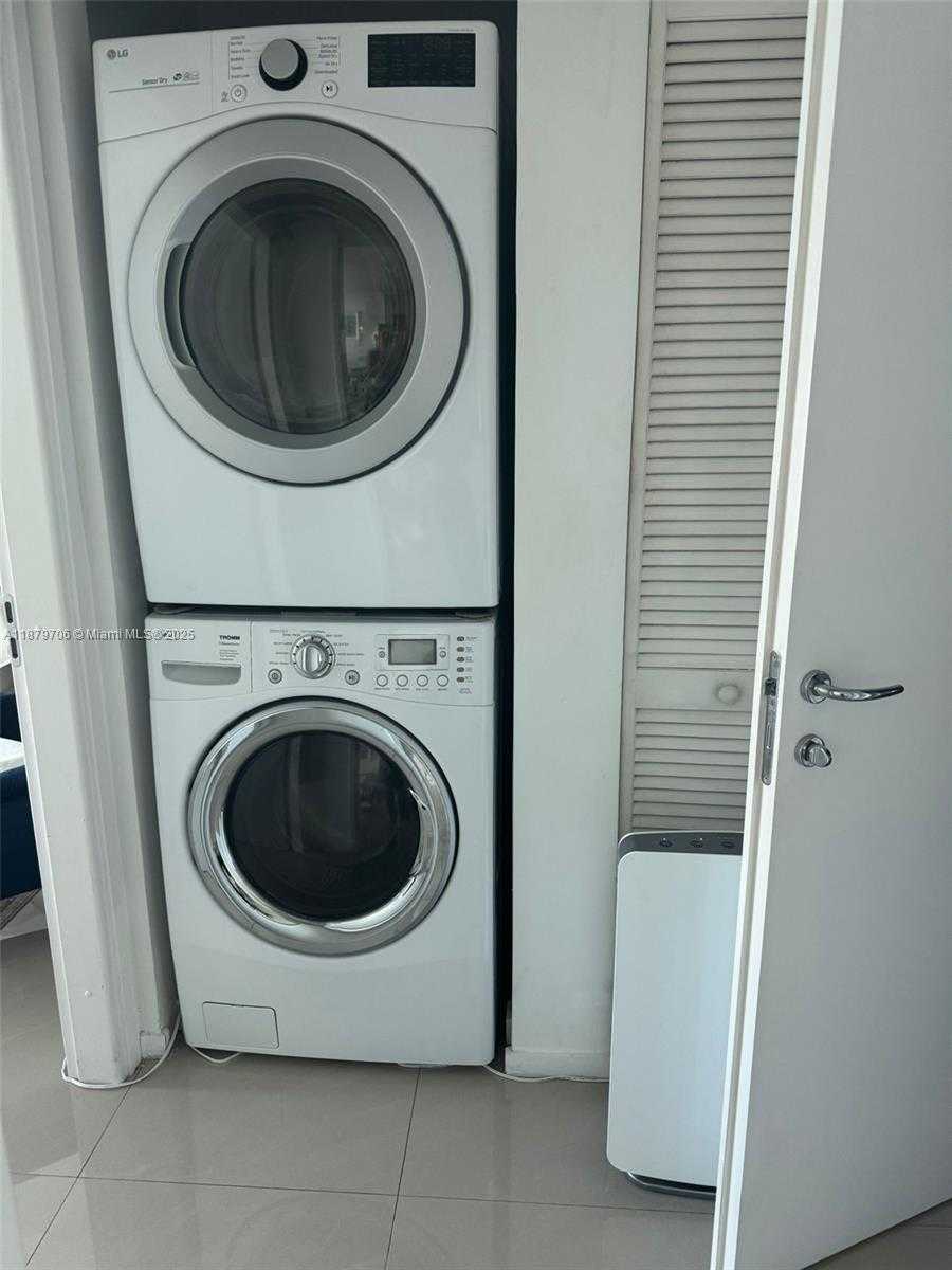 Small Image of 300 SOUTH BISCAYNE BLVD #T-1712, Miami Number 37