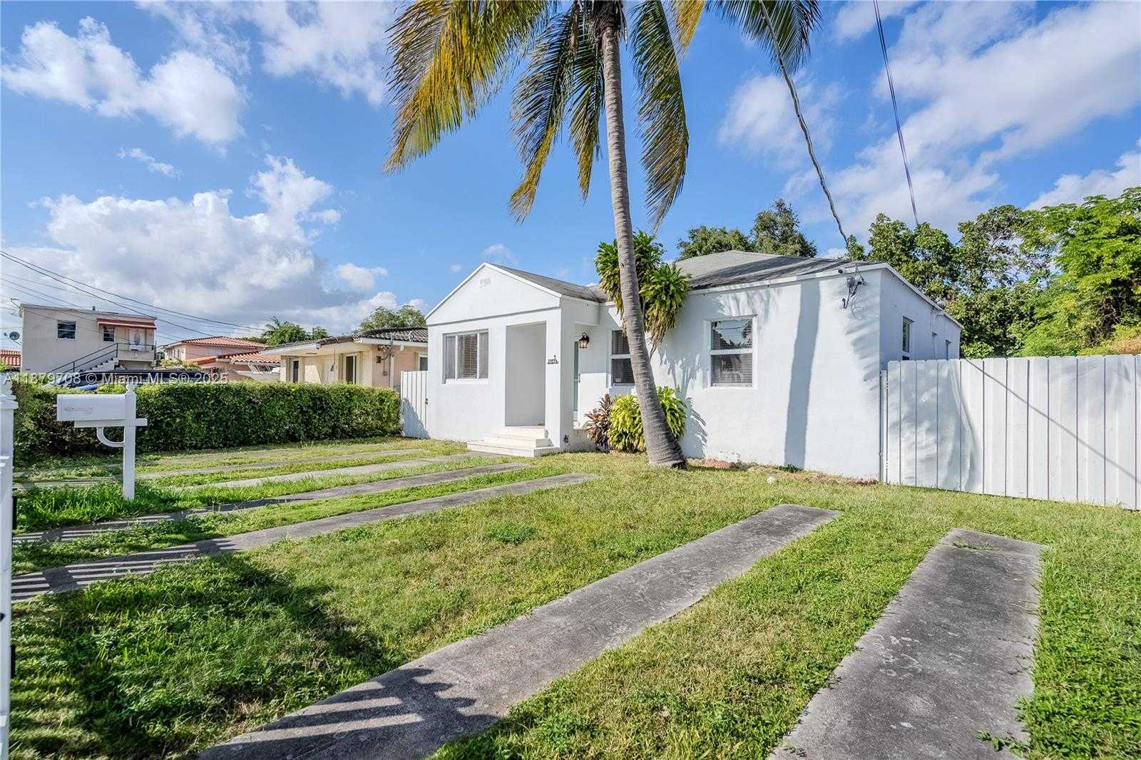 Small Image of 2985 SOUTH WEST 3RD ST, Miami Number 5