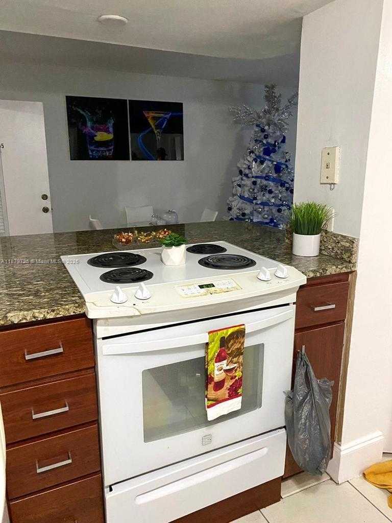 Small Image of 8850 FONTAINEBLEAU BLVD #105, Miami Number 10