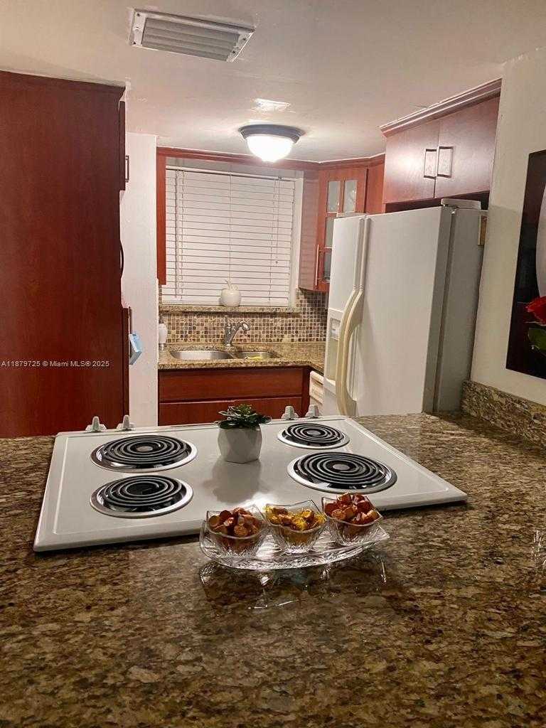 Small Image of 8850 FONTAINEBLEAU BLVD #105, Miami Number 11