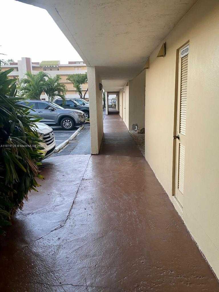 Small Image of 8850 FONTAINEBLEAU BLVD #105, Miami Number 15