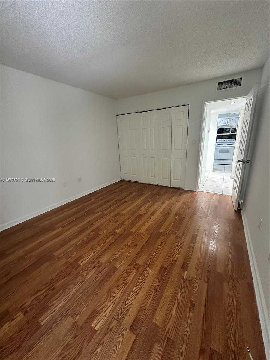 Small Image of 8850 FONTAINEBLEAU BLVD #105, Miami Number 18