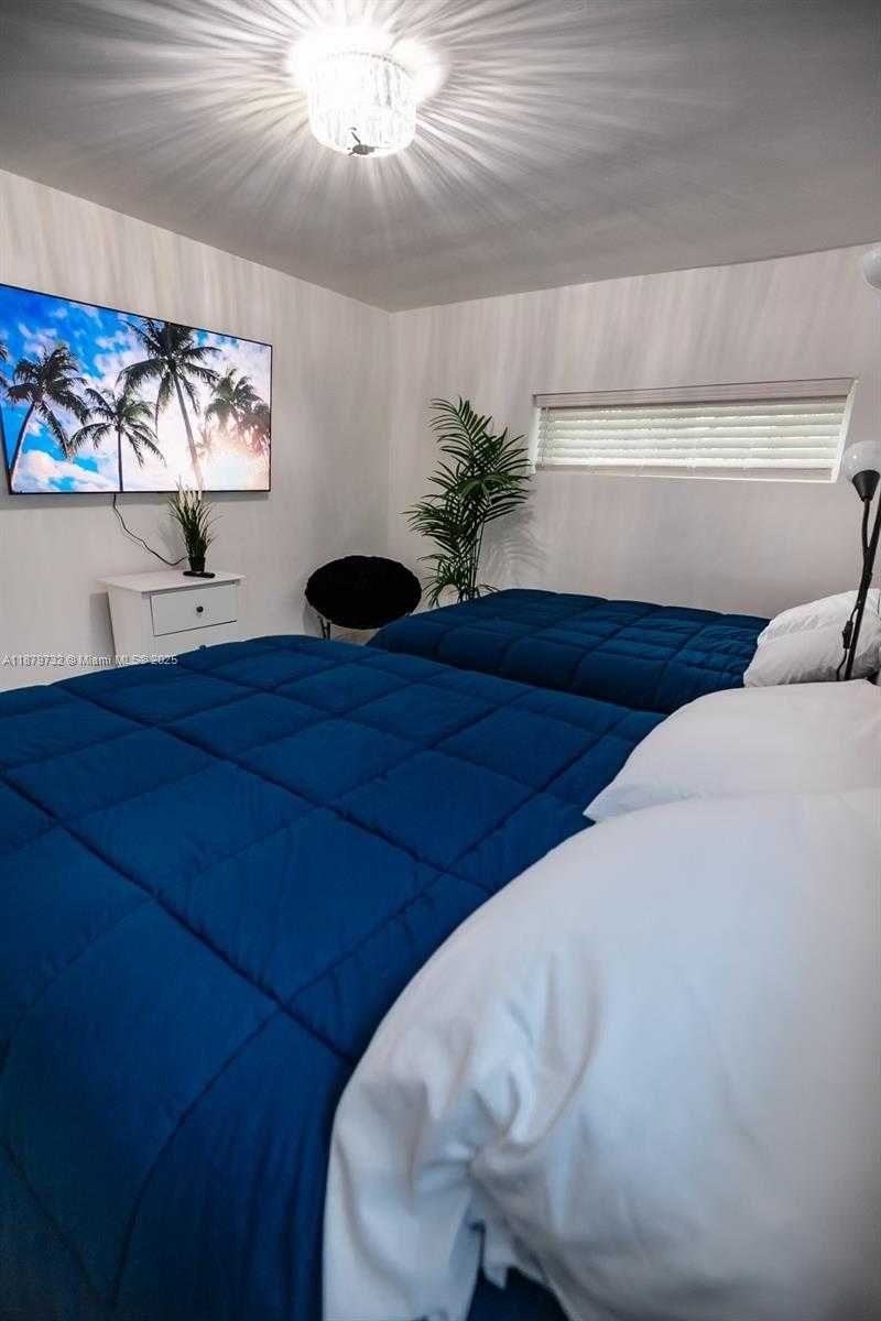Small Image of 312 NORTH EAST 108TH ST, Miami Number 15