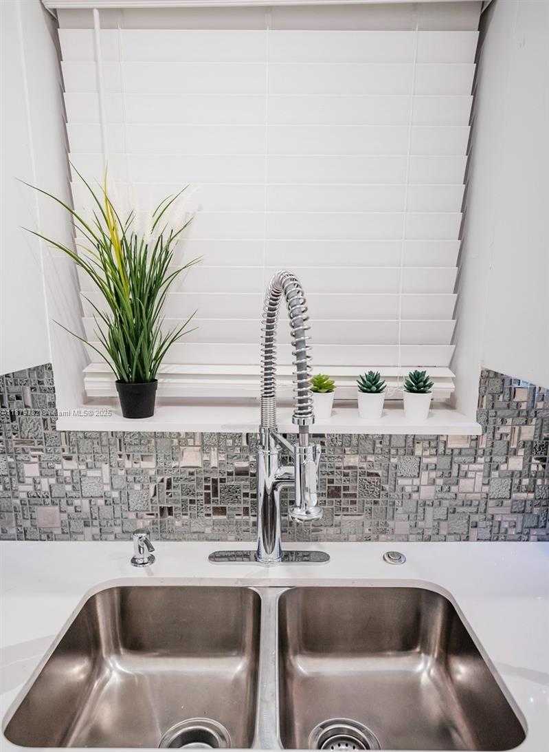 Small Image of 312 NORTH EAST 108TH ST, Miami Number 19