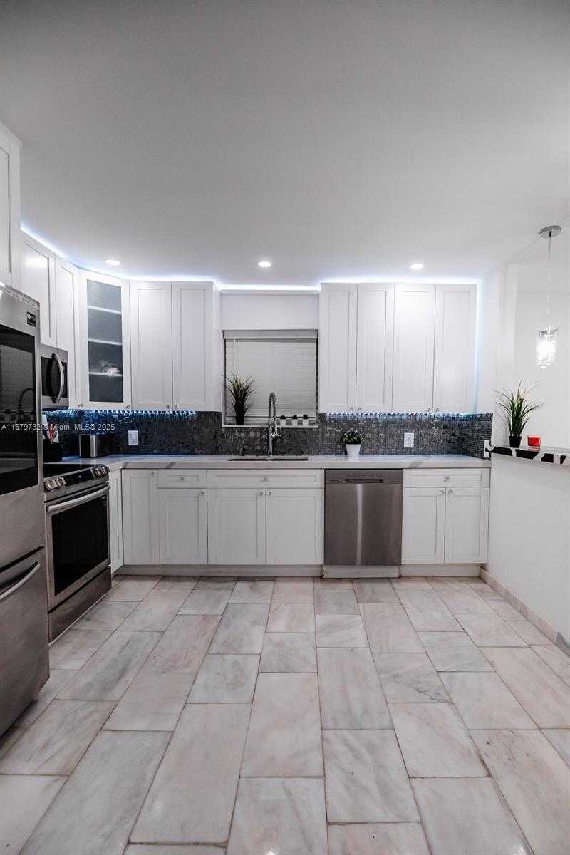 Small Image of 312 NORTH EAST 108TH ST, Miami Number 21