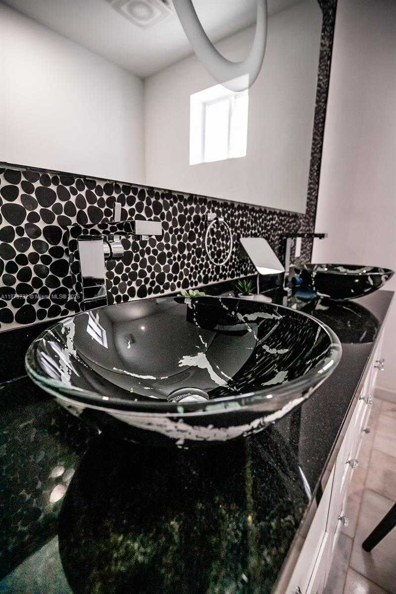 Small Image of 312 NORTH EAST 108TH ST, Miami Number 28