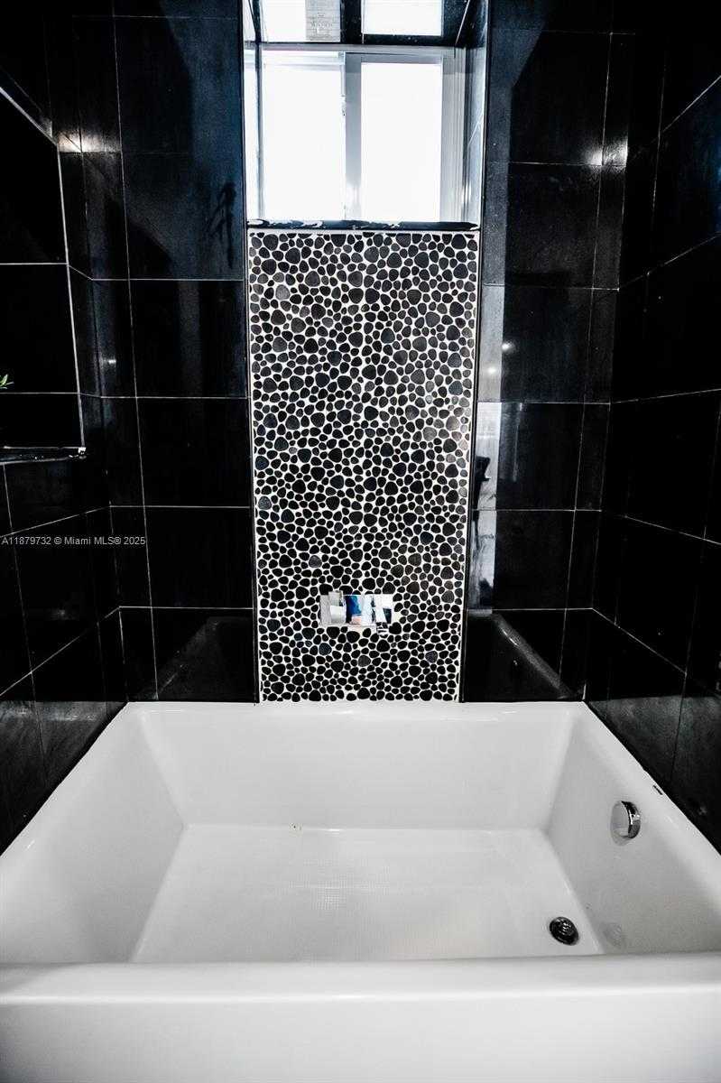 Small Image of 312 NORTH EAST 108TH ST, Miami Number 30