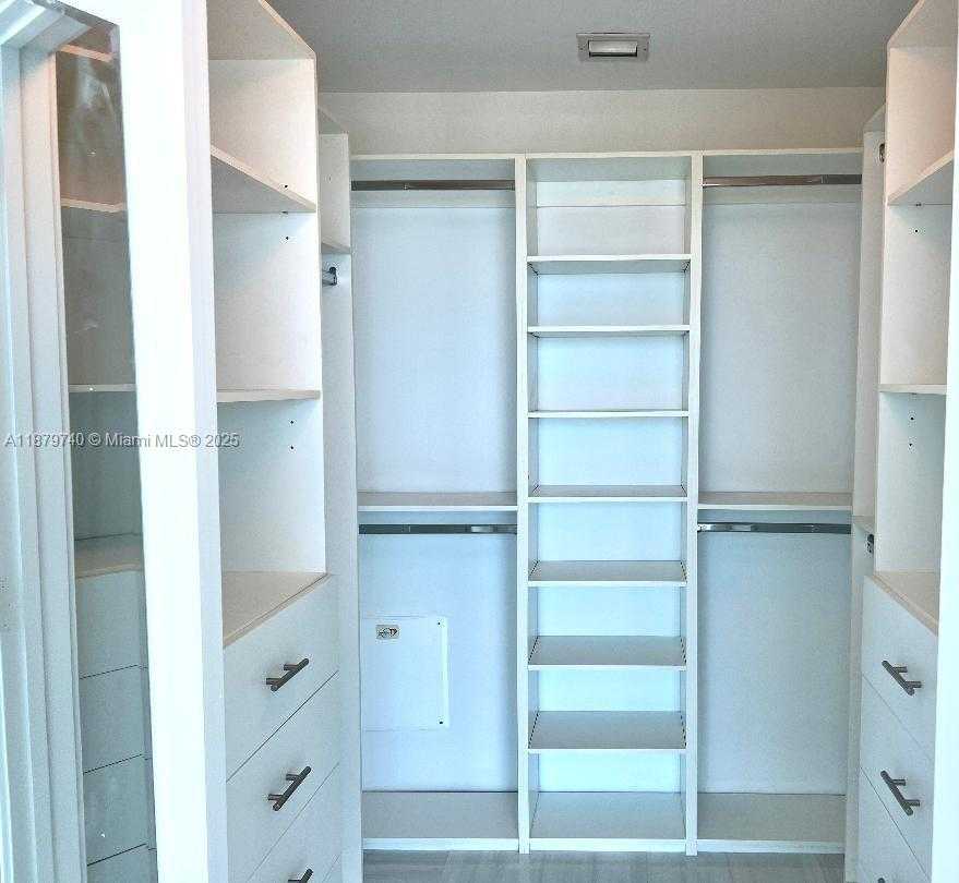 Small Image of 888 BISCAYNE BLVD #3703, Miami Number 19