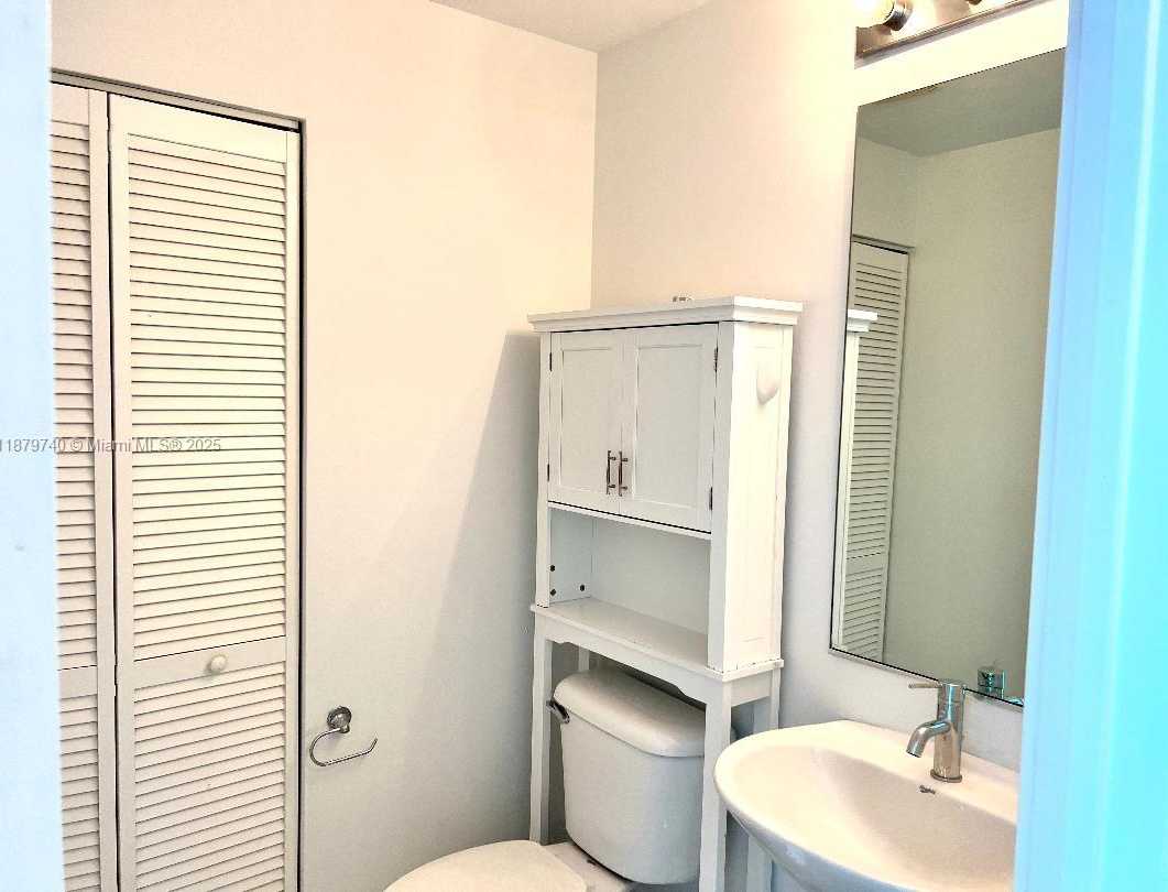 Small Image of 888 BISCAYNE BLVD #3703, Miami Number 23