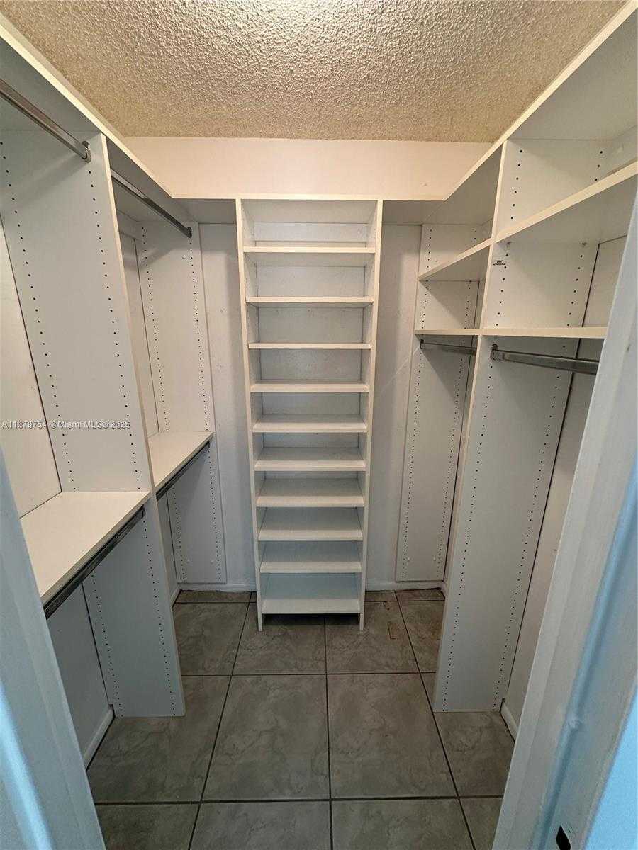 Small Image of 2101 ATLANTIC SHORES BLVD #207, Hallandale Beach Number 4