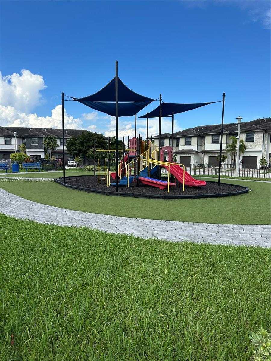 Small Image of 15839 NORTH WEST 91 COURT, Miami Lakes Number 21
