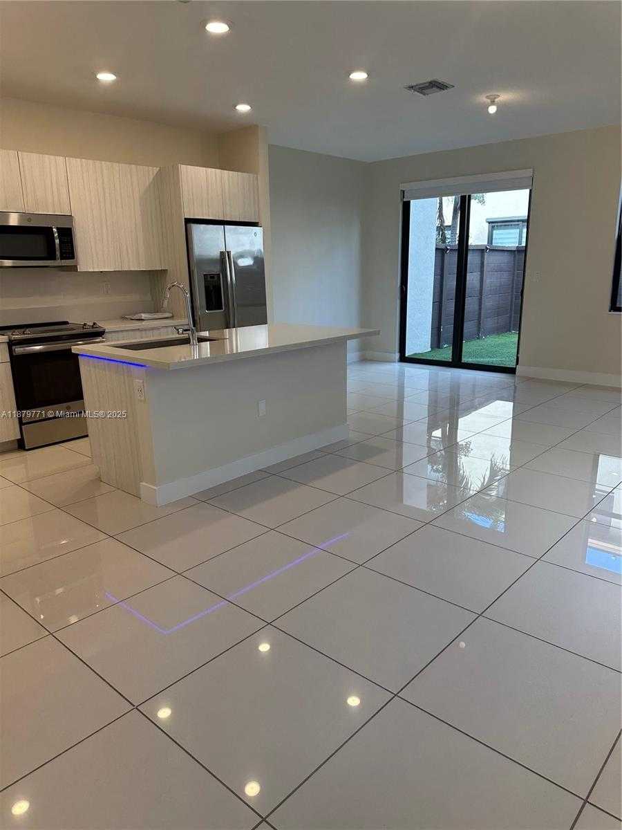 Small Image of 15839 NORTH WEST 91 COURT, Miami Lakes Number 5