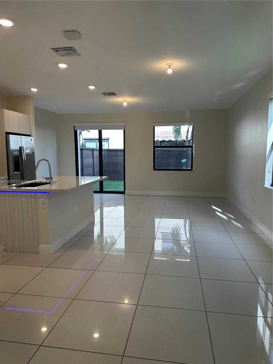 Small Image of 15839 NORTH WEST 91 COURT, Miami Lakes Number 6