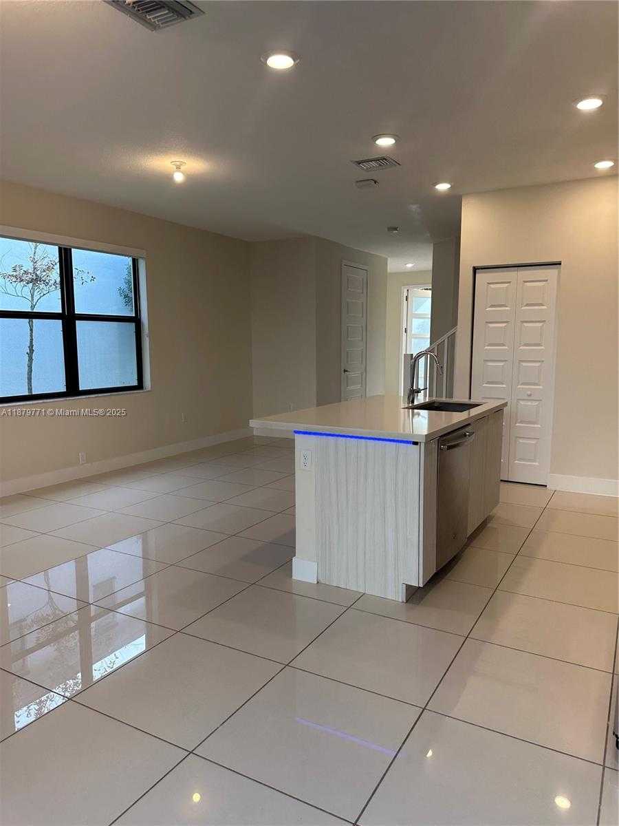 Small Image of 15839 NORTH WEST 91 COURT, Miami Lakes Number 8