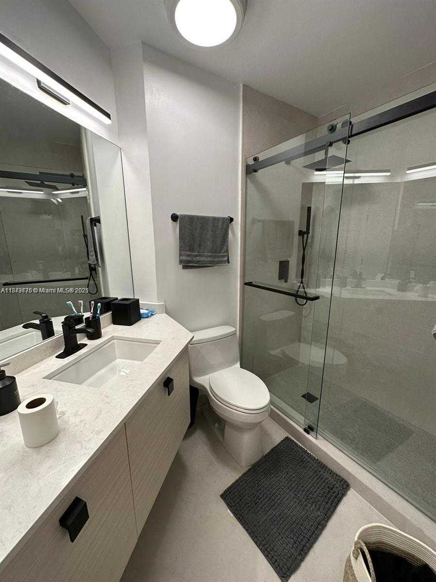 Small Image of 701 BRICKELL KEY BLVD #LPH-10, Miami Number 4