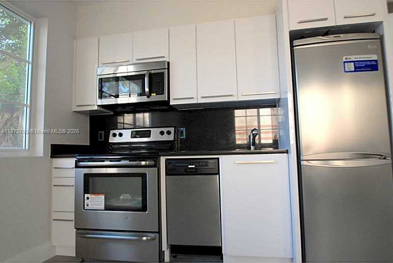 Small Image of 1321 PENNSYLVANIA AV #6, Miami Beach Number 3