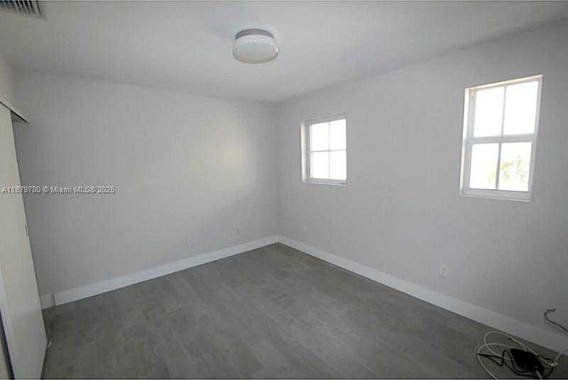 Small Image of 1321 PENNSYLVANIA AV #6, Miami Beach Number 6