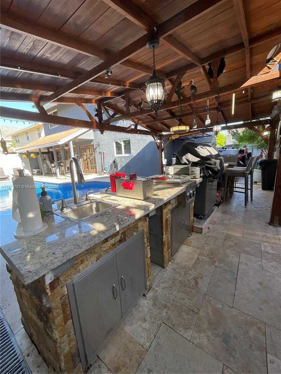 Small Image of 9710 SOUTH WEST 13TH ST #9710, Pembroke Pines Number 17