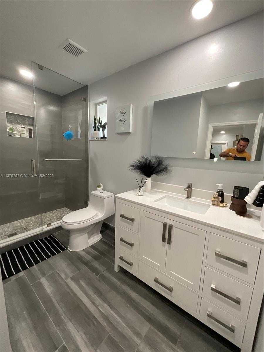 Small Image of 9710 SOUTH WEST 13TH ST #9710, Pembroke Pines Number 25