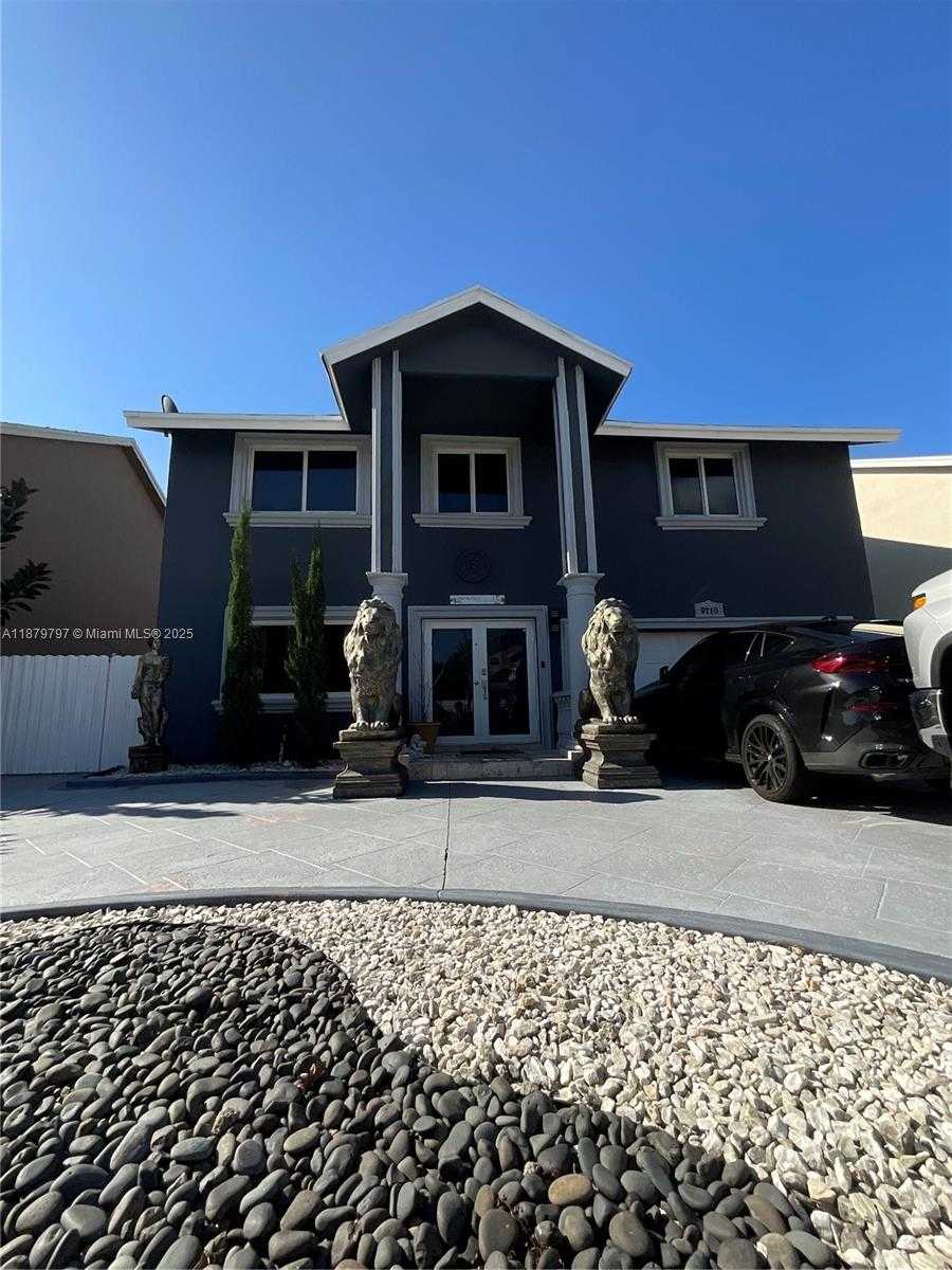 Small Image of 9710 SOUTH WEST 13TH ST #9710, Pembroke Pines Number 43