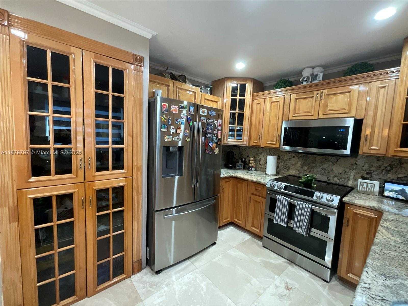 Small Image of 9710 SOUTH WEST 13TH ST #9710, Pembroke Pines Number 7