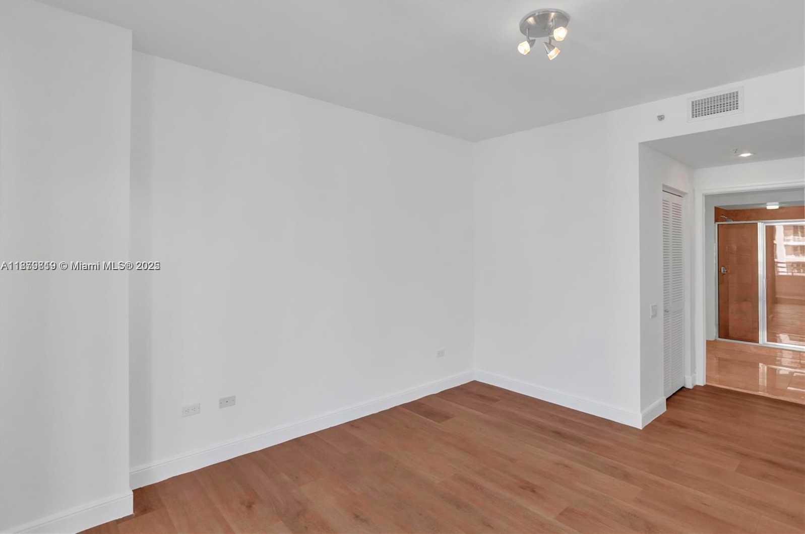 Small Image of 808 BRICKELL KEY DR #3105, Miami Number 27
