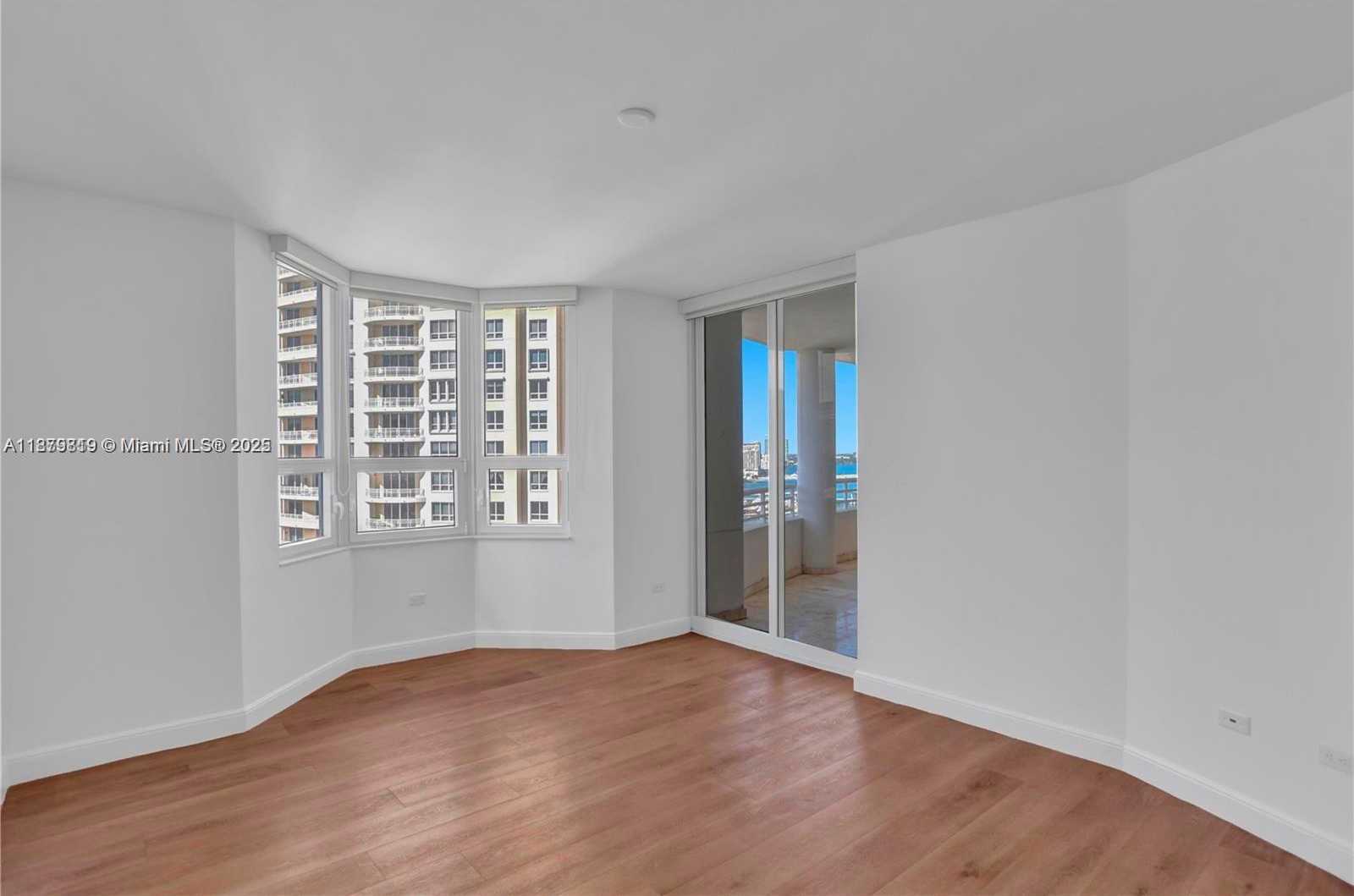 Small Image of 808 BRICKELL KEY DR #3105, Miami Number 6