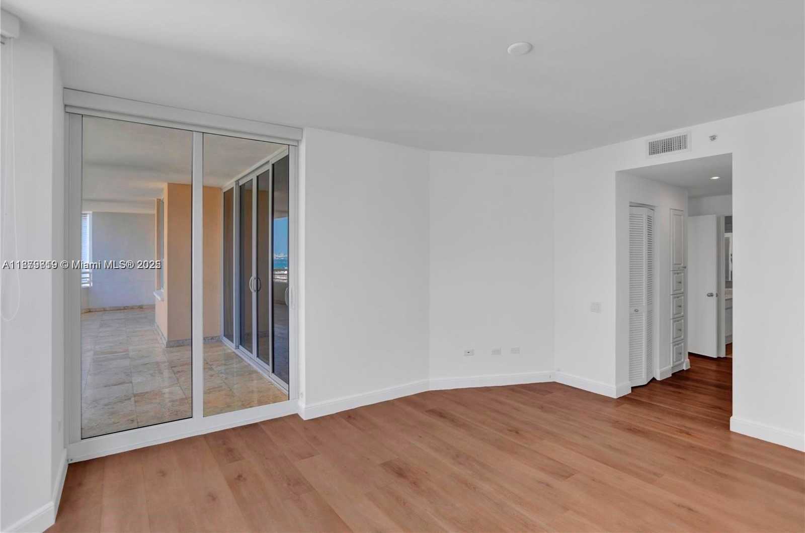 Small Image of 808 BRICKELL KEY DR #3105, Miami Number 7