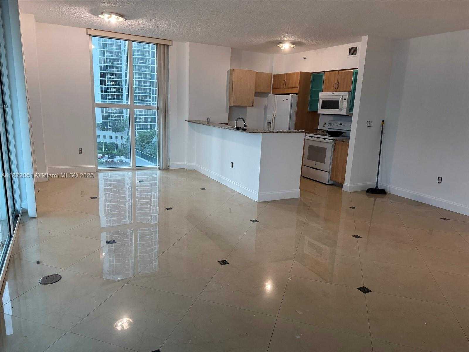 Small Image of 17555 ATLANTIC BLVD #807, Sunny Isles Beach Number 3