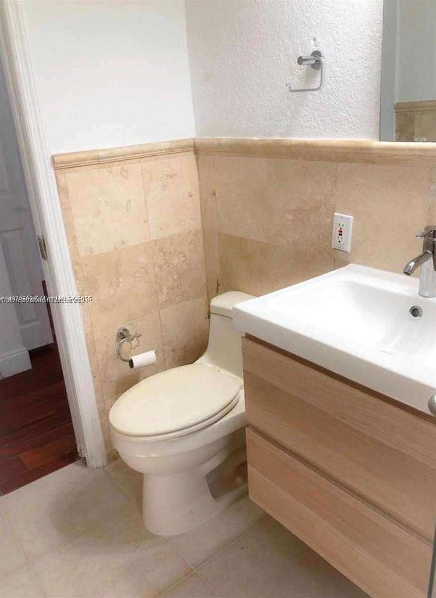 Small Image of 7334 HARDING #9, Miami Beach Number 3