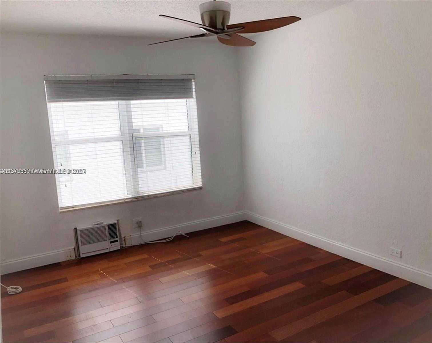 Small Image of 7334 HARDING #9, Miami Beach Number 4