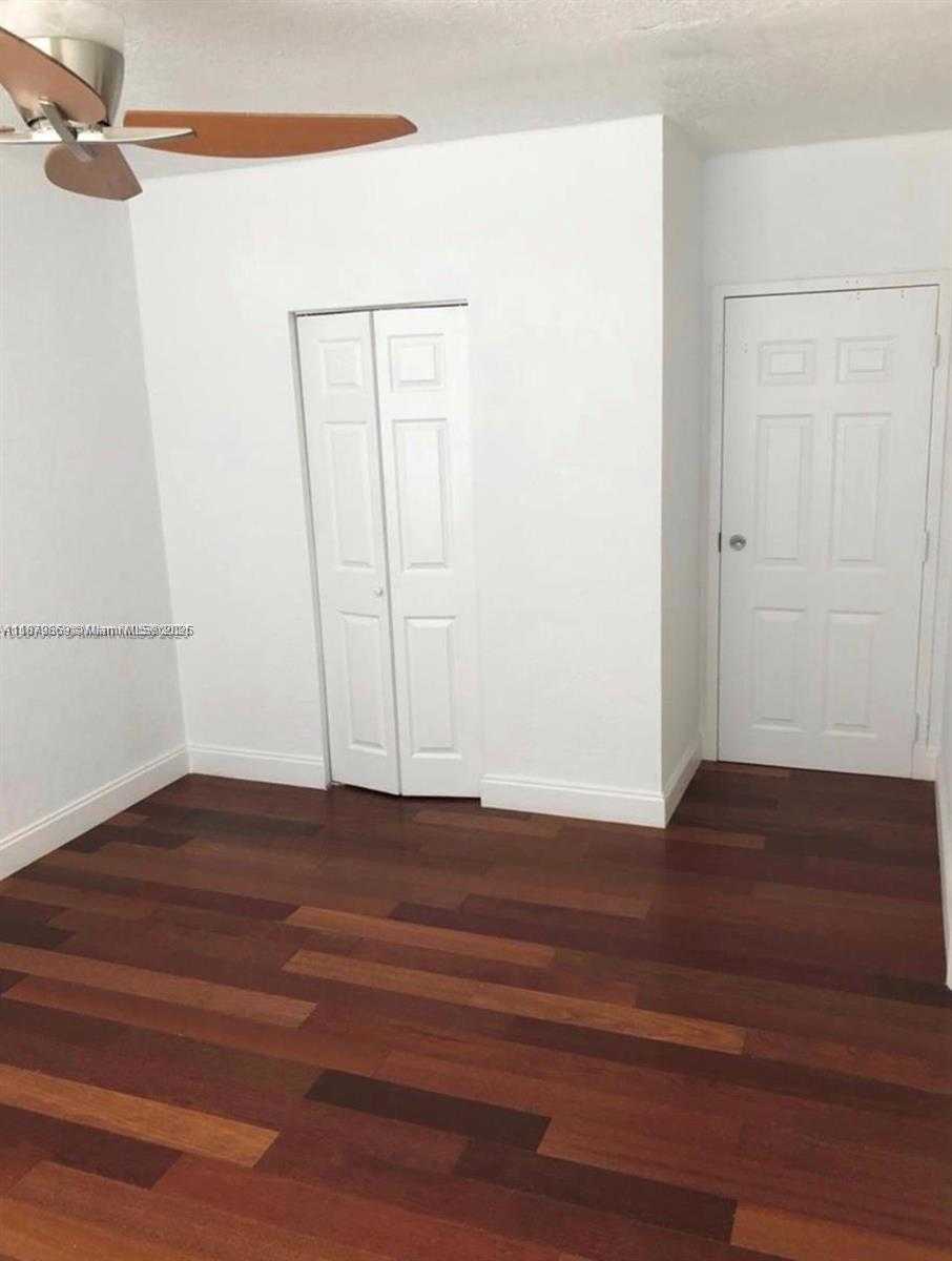 Small Image of 7334 HARDING #9, Miami Beach Number 5