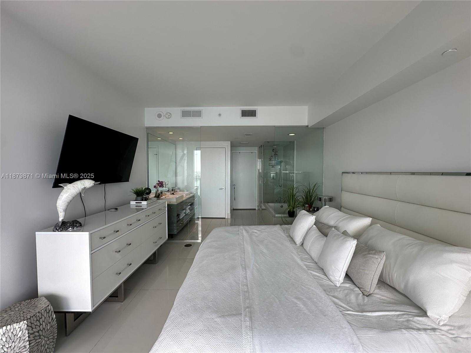 Small Image of 650 NORTH EAST 32ND ST #3405, Miami Number 9