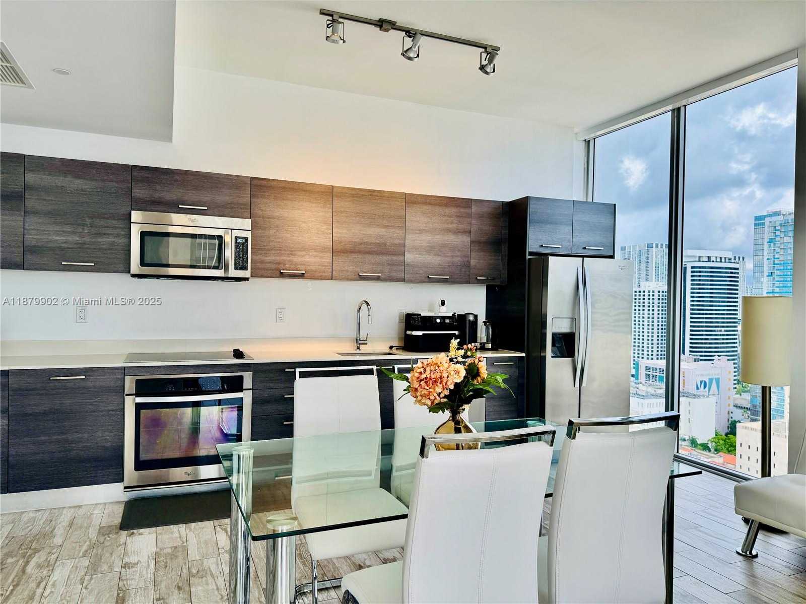 Small Image of Miami Number 10