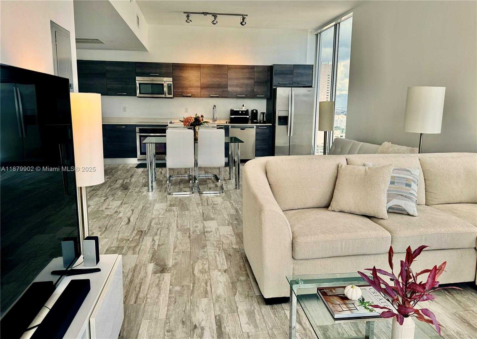 Small Image of Miami Number 7