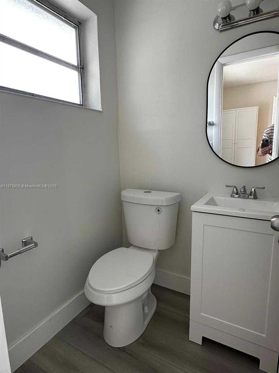 Small Image of 2115 NORTH 17TH CT #4, Hollywood Number 4