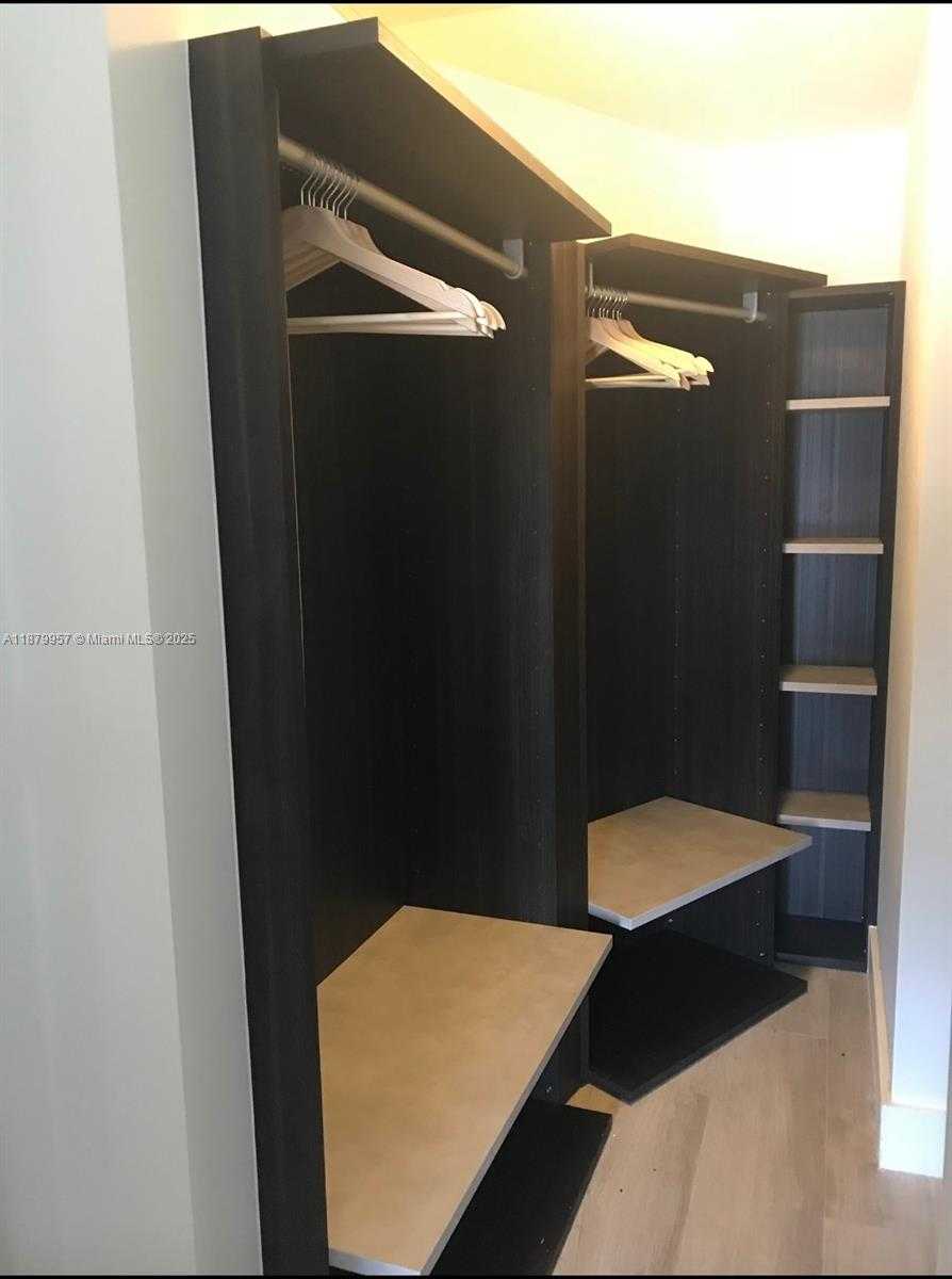 Small Image of 121 NORTH EAST 34TH ST #1809, Miami Number 10
